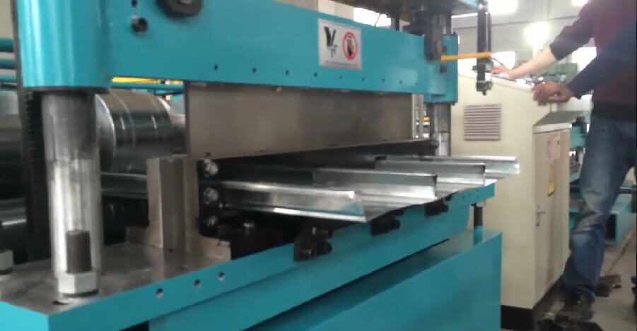Dovetail Deck Forming Machine